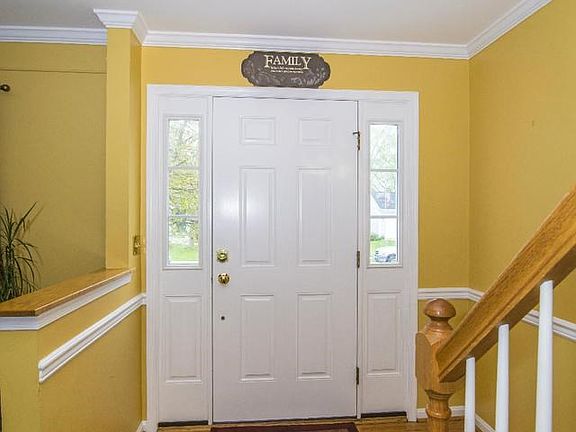 Beautiful Foyer with Hardwood Floor
