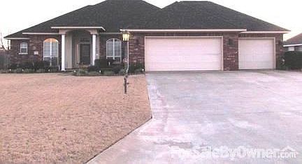 Front View
						:
						3 car garage, landscaped and manicured front yard with sprinkler system.