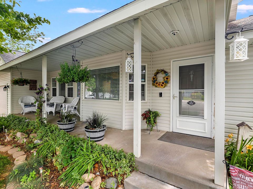 1st image of 426 Bitterbrush Dr