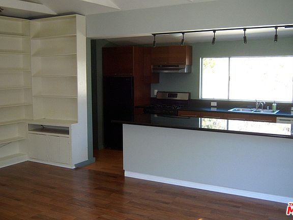 4th image of 2909 1/2 Ocean Ave