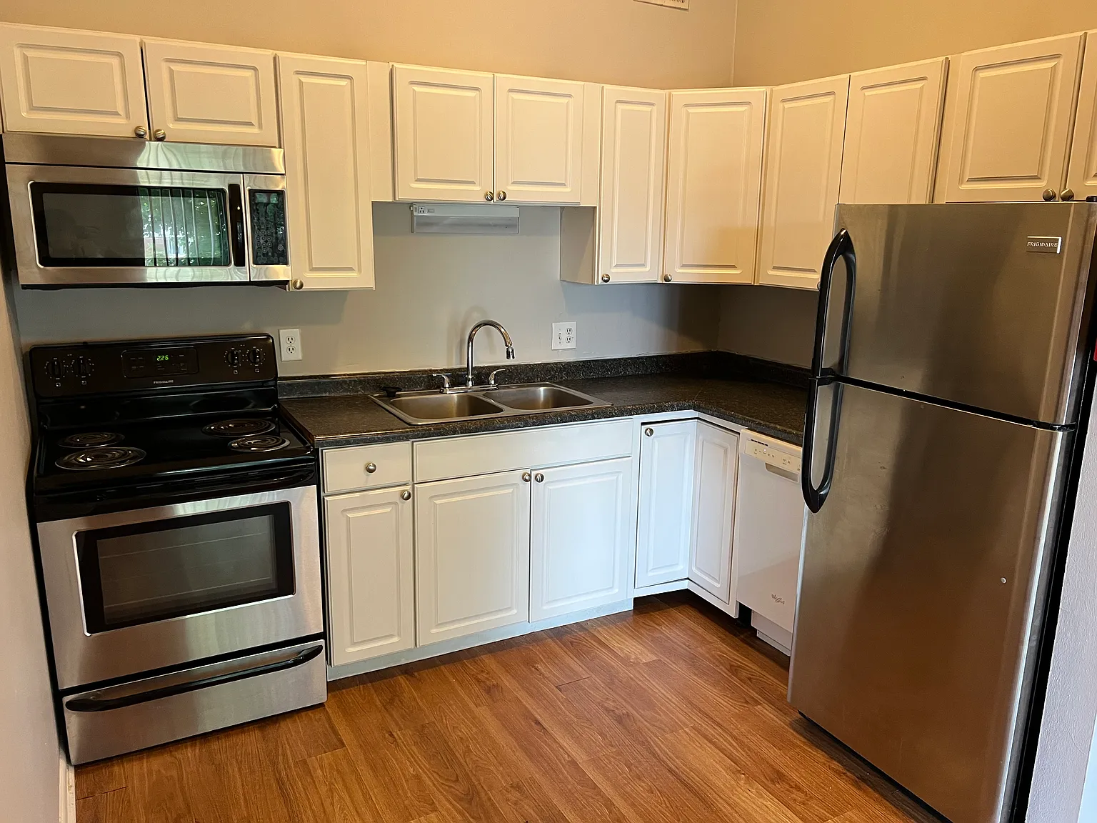 Town & Country Apartments — Photo 4