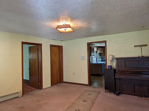 5th image of 744 Grove St