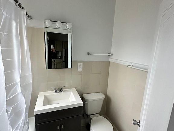 5th image of 5301 N Ashland Ave APT 305