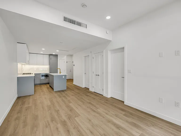 375 Clayton St #313 — Photo 8