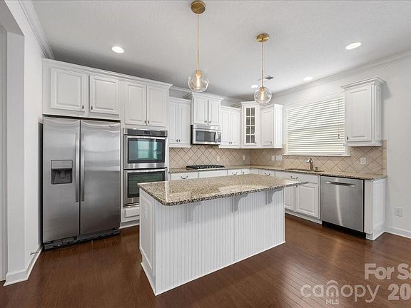 3rd image of 14810 Salem Ridge Rd