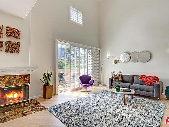 4th image of 930 N Doheny Dr APT 410