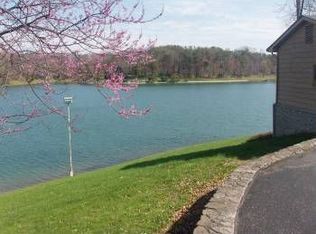 7730 E Lake Rd, Pekin, IN 47165