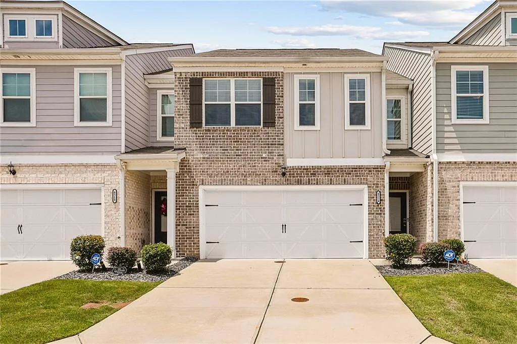 4 bed, 2.5 bath, 1832 sqft, $2,500 — Photo 1