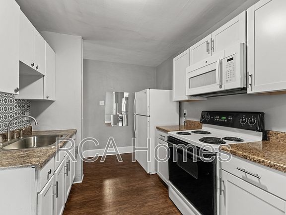 2nd image of 528 1/2 E Raymond St