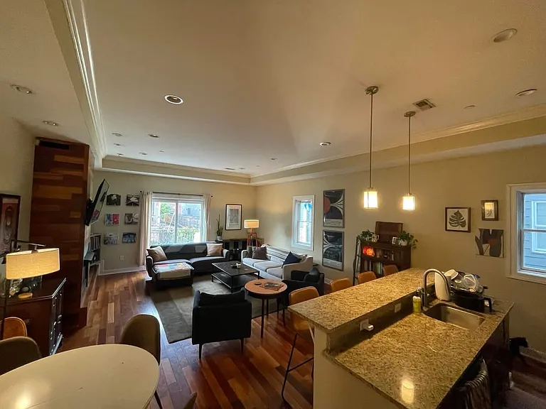1605 Mount Vernon St #2R — Photo 4