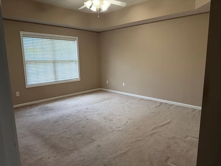 492 Glenshire Ln — Photo 10