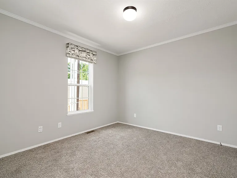 Center Manor — Photo 18