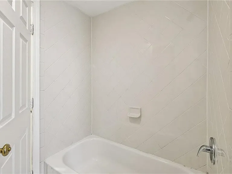 925 Soniat St — Photo 8