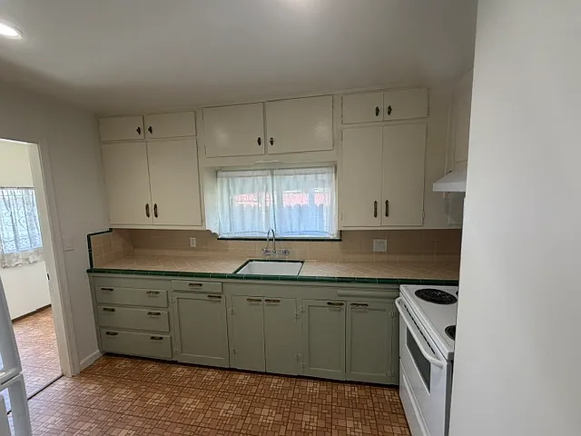 511 Coffee Rd — Photo 5