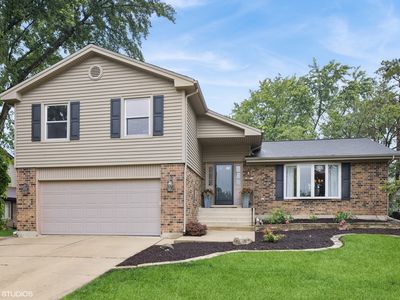 647 Farnham Ln, Wheaton, IL, 60189
