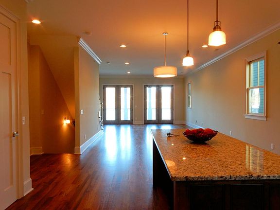4th image of 546 Mariner Way #20