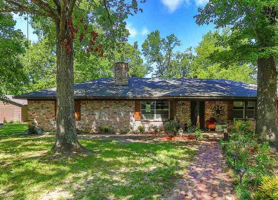 1st image of 200 Holly Dr
