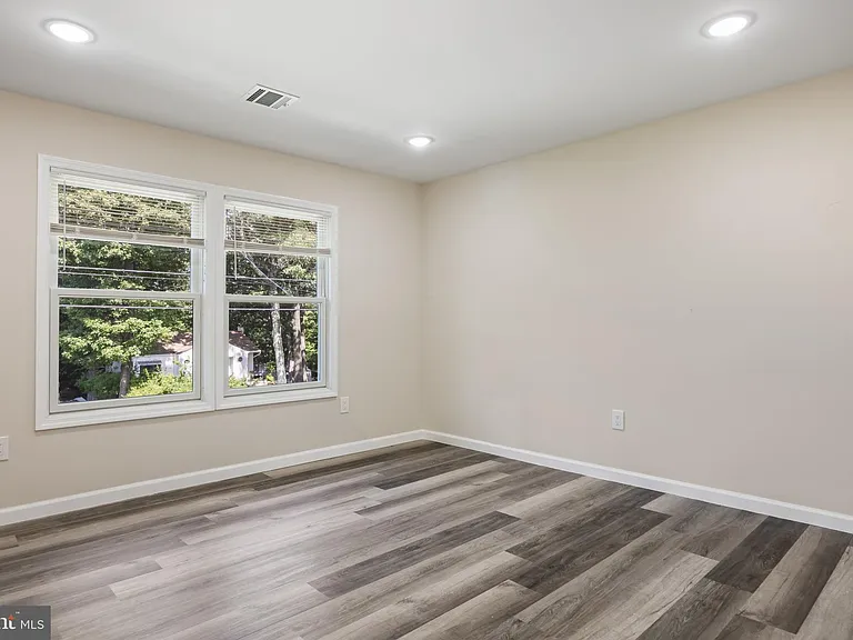 55 Shawnee Ave — Photo 32