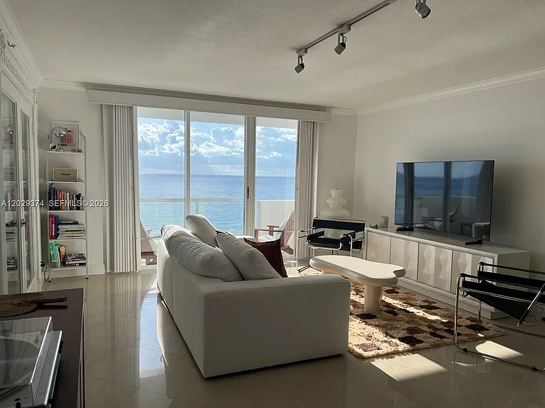 9195 Collins Ave #1001 — Photo 7