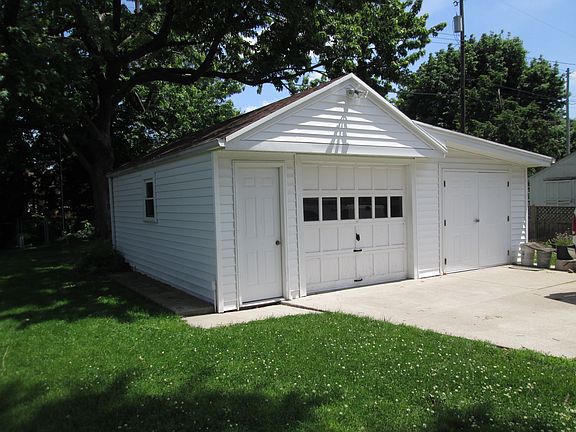 1.5 Car Garage with bonus rm