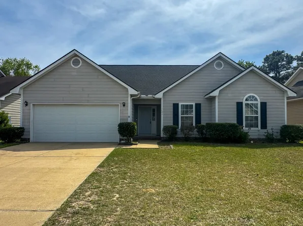 1433 Middlesbrough Dr, Fayetteville, NC 28306