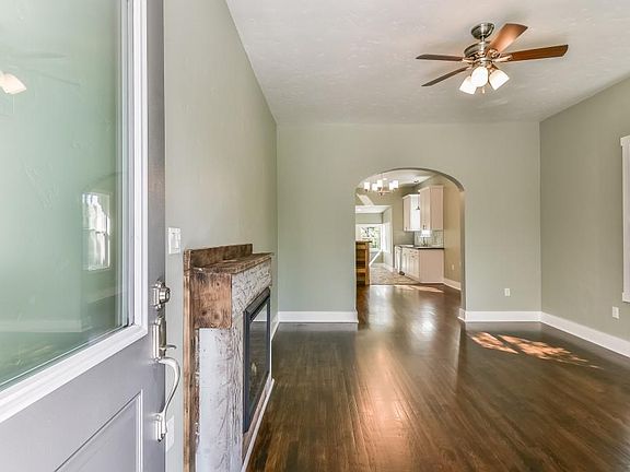 3rd image of 3328 Avenue N 1/2