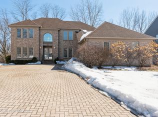 925 Chancery Ln, Cary, IL 60013