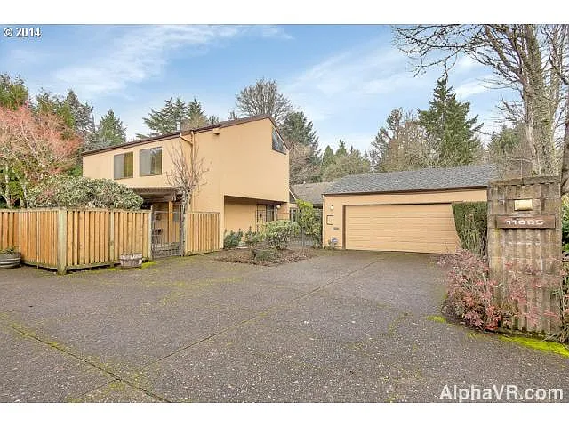 11085 SW Lynnvale Dr photo 1