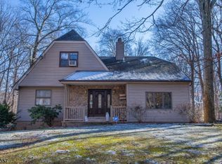 909 Twin Oaks Rd, Newton, NJ 07860