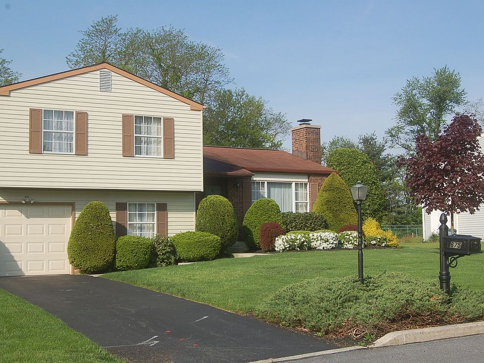 1st image of 675 Cardinal Dr