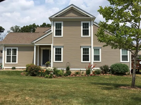 100 Barkledge Dr, Newington, CT 06111
