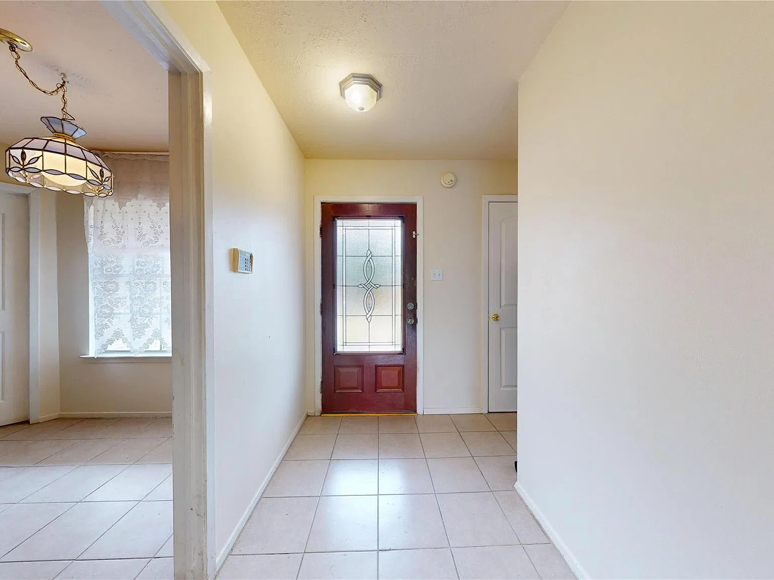 4 bed, 2.0 bath, 1904 sqft, $2,000 — Photo 3