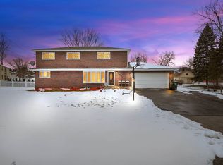 1N540 River Dr, Glen Ellyn, IL