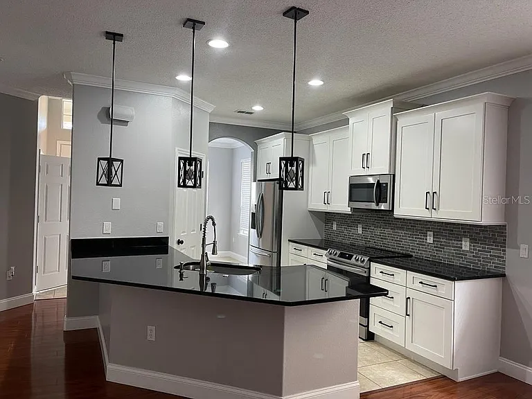 1604 Eagle Feather Dr — Photo 9