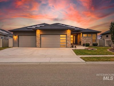 672 E Vivid Sky Dr, Meridian, ID, 83646