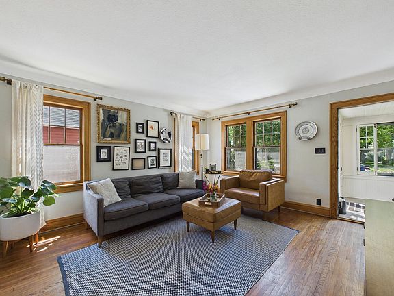5th image of 2947 Buchanan St NE