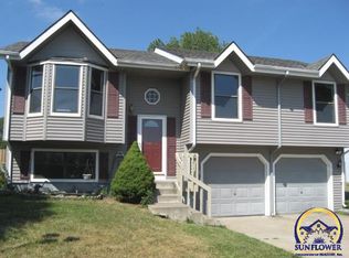 2605 SW Maxfield Rd, Topeka, KS 66614