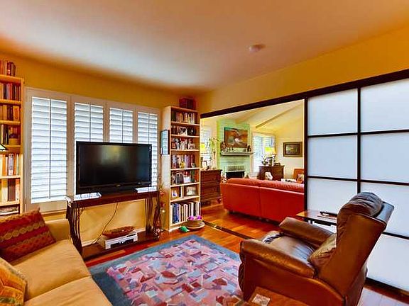 5th image of 107 Matamoros Ct