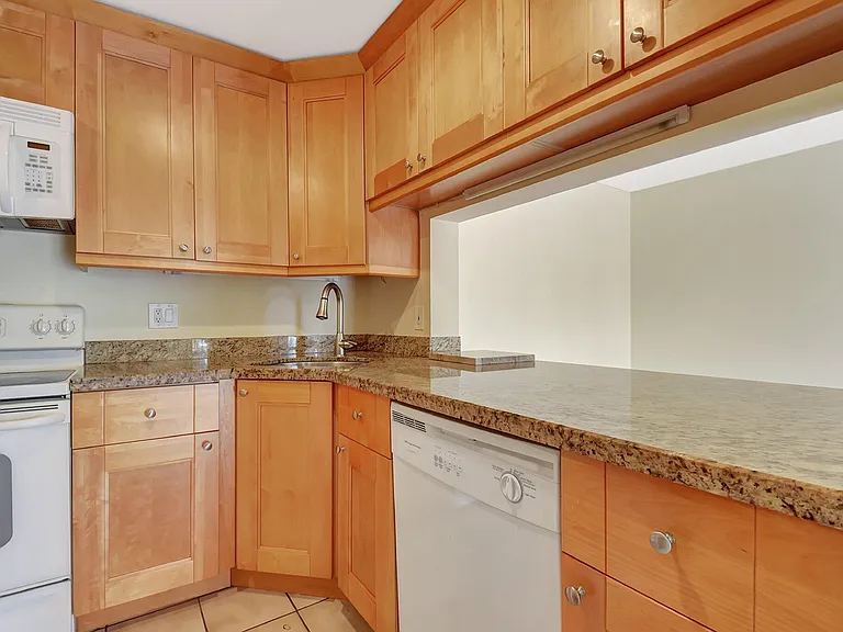 616 Sea Pine Way #C2 — Photo 4
