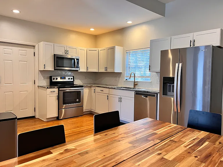 609 Tafel St — Photo 12