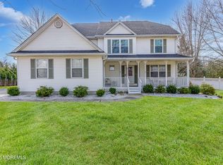 17 E Scarlet Oak Ct, Jackson, NJ 08527
