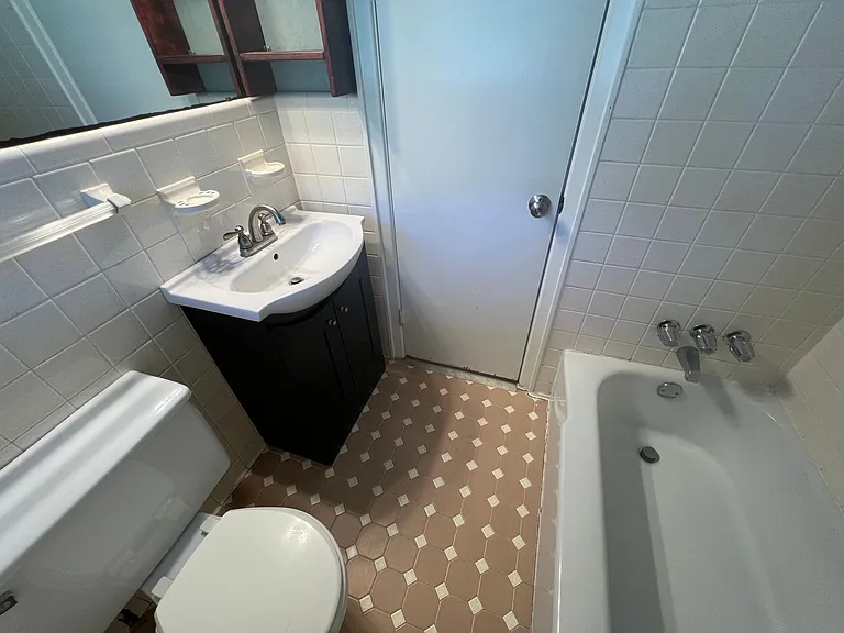 726 E Magnolia Ave — Photo 8