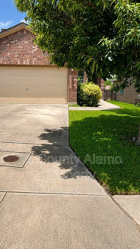 3 bed, 2.5 bath, 1602 sqft, $1,650 — Photo 2