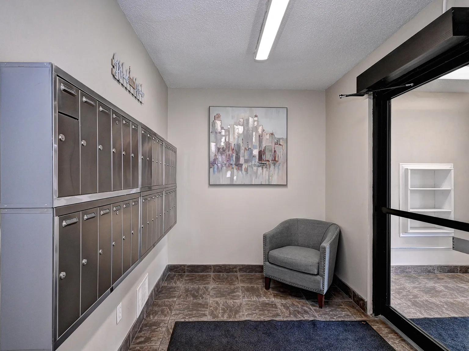 Waterloo Avenue Apartments — Photo 4