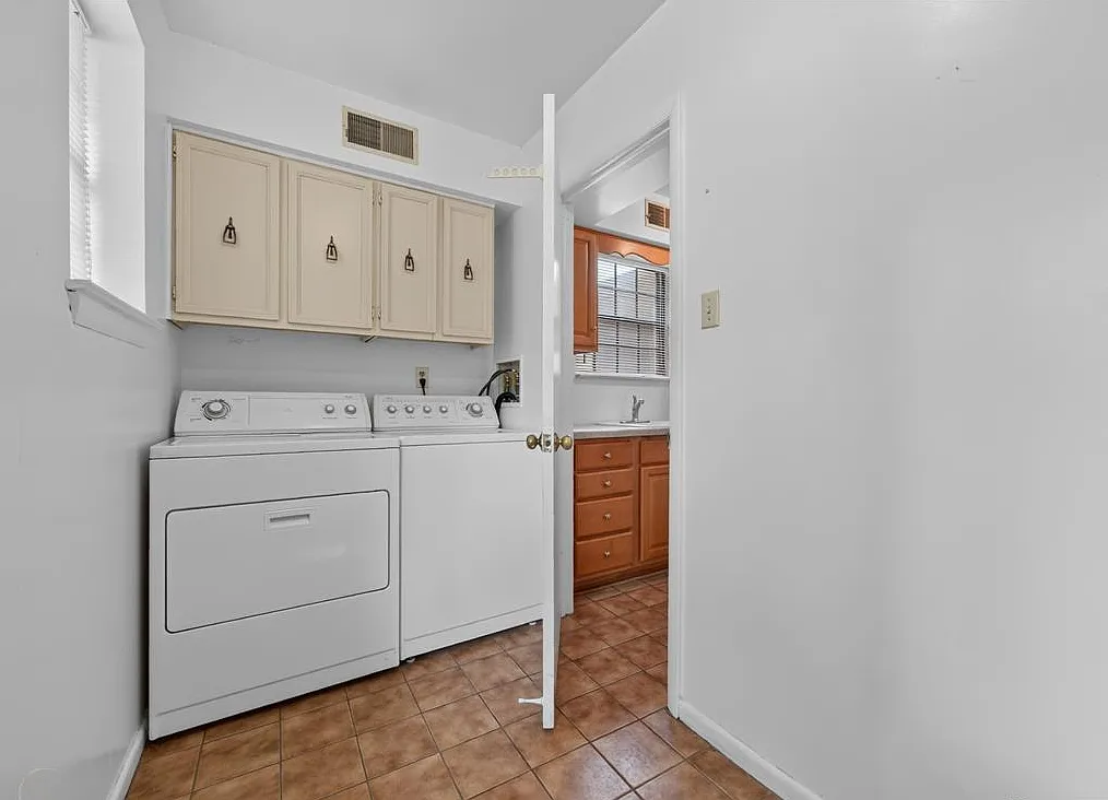 2 bed, 1423 sqft, $2,150 — Photo 3