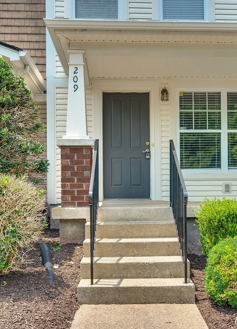 Renovated Townhome in Convenient Nashville Location — Photo 3