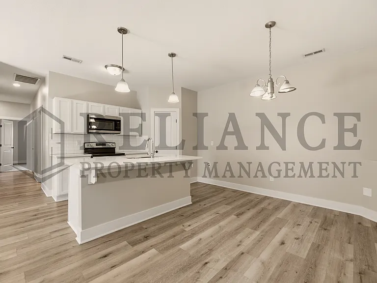 220 W May St — Photo 14