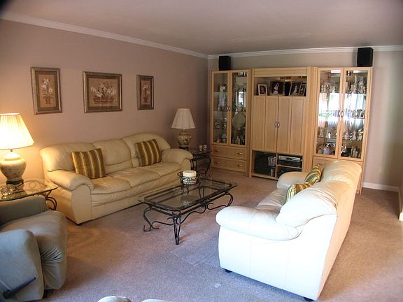 3rd image of 27 Summercress Ln