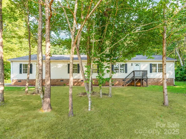 1219 Foxlaire Dr, Denver, NC 28037
