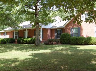 105 Parkwood Ln, Hohenwald, TN 38462